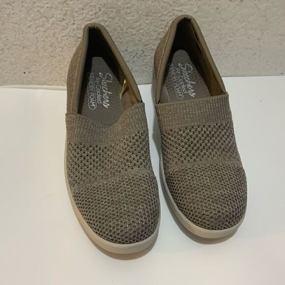 Skechers Pier Lite Slip Ons size 7/ 37 - Picture 1 of 9